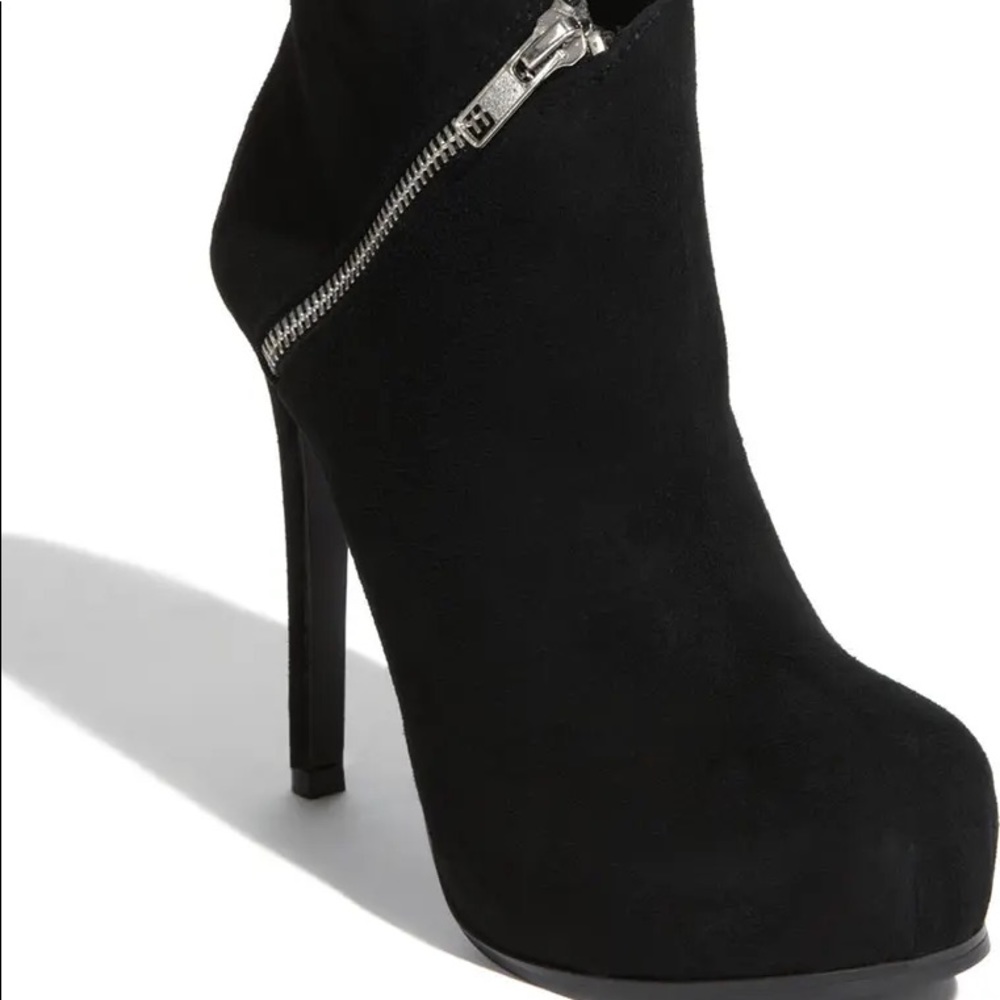 Steve Madden black booties with zipper